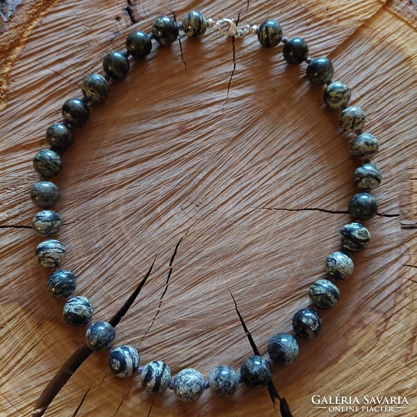 Serpentine mineral necklace with silver fittings