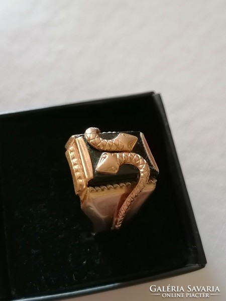 18 Carat onyx stone men's signet ring 13.4 gr