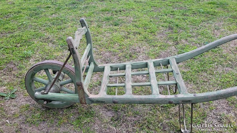 Old peasant wheelbarrow