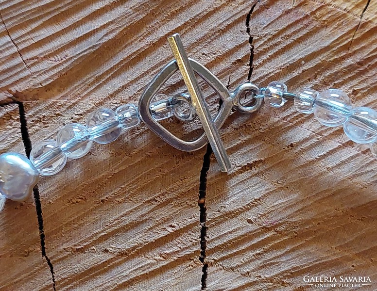 Csodás nyaklánc valódi tenyésztett (keshi) gyönggyel és hegyikristály kővel ezüst szerelékkel