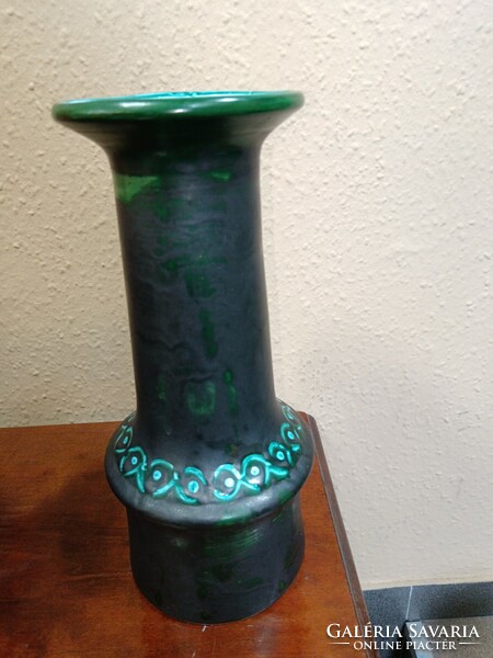 Iparművészeti zöld kerámia váza