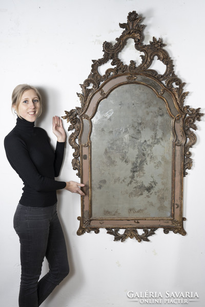 Neobarokk stílusú faragott fa keretes tükör