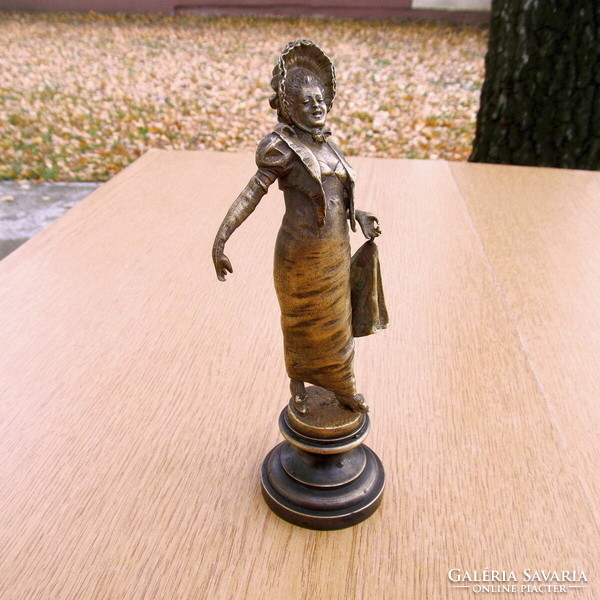 Tömör réz kisasszony (20 cm, 1000 gr.)