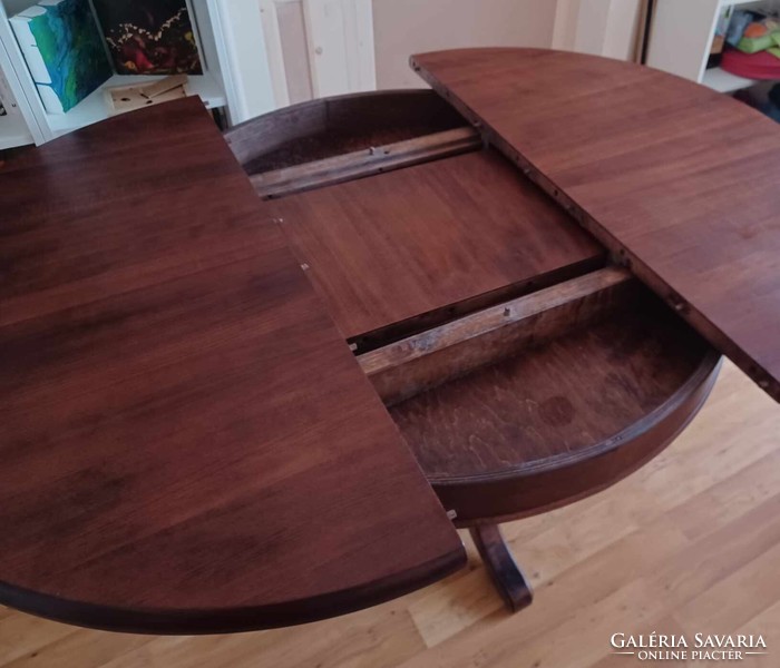 Solid wood expandable dining table