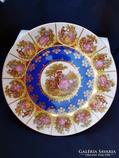 A spectacular decorative plate