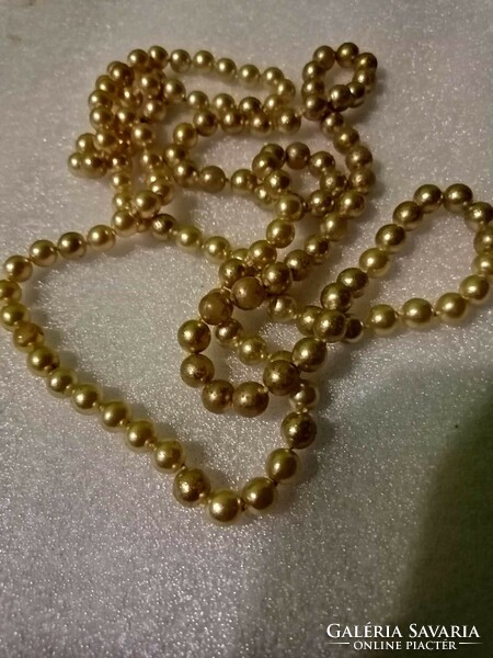 Beautiful antique gold-colored string of pearls 134 cm