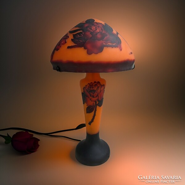 Galle glass table lamp with a rose pattern