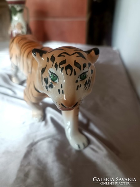 Nagyméretű jelzett porcelán tigris