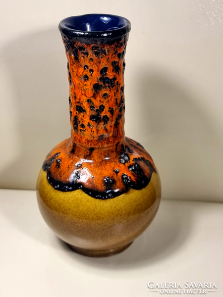 *Marei keramik ﻿﻿festett-mázas kerámia váza / rücskös-csorgatott mázas nyakkal, XX szd második fele.