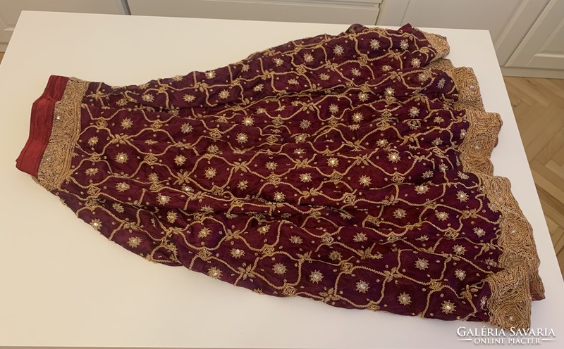 Leárazás Gyönyörű antik eredeti indiai esküvői szoknya 3,6m kézzel arannyal teljesen kivarrt több kg