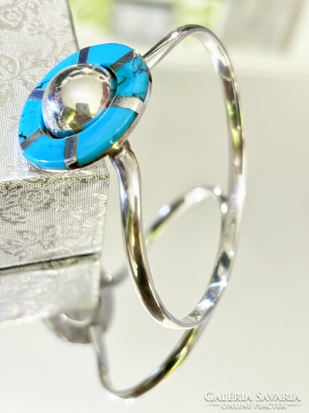 Fabulous, unique silver bracelet with synthetic turquoise inlay