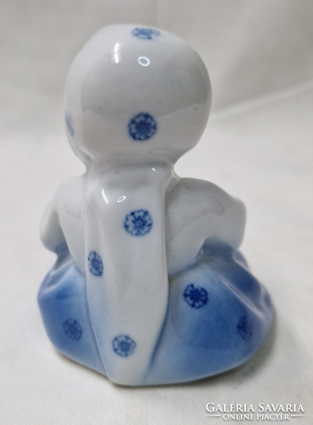 Sinkó András tervezte Zsolnay kék színű Annuska porcelán figura hibátlan állapotban 7 cm.