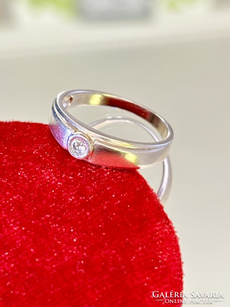 Letisztult formájú-káprázatos ezüst gyűrű