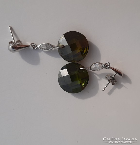 Beautiful 9k (375) sparkling white gold earrings with huge faceted olive green zircon