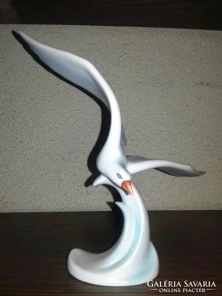 Hollóháza porcelain flying seagull figure in display case, marked