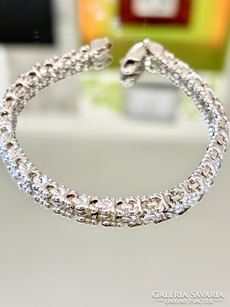 Graceful silver bracelet