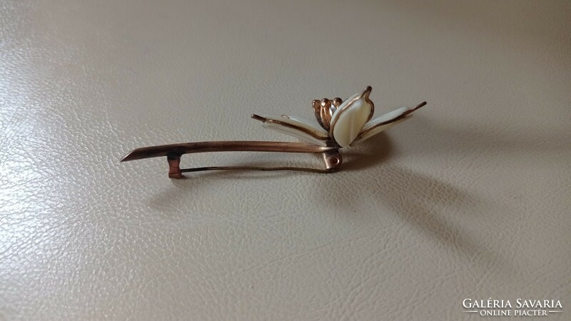 Copper flower brooch with mother-of-pearl, flower-shaped antique brooch