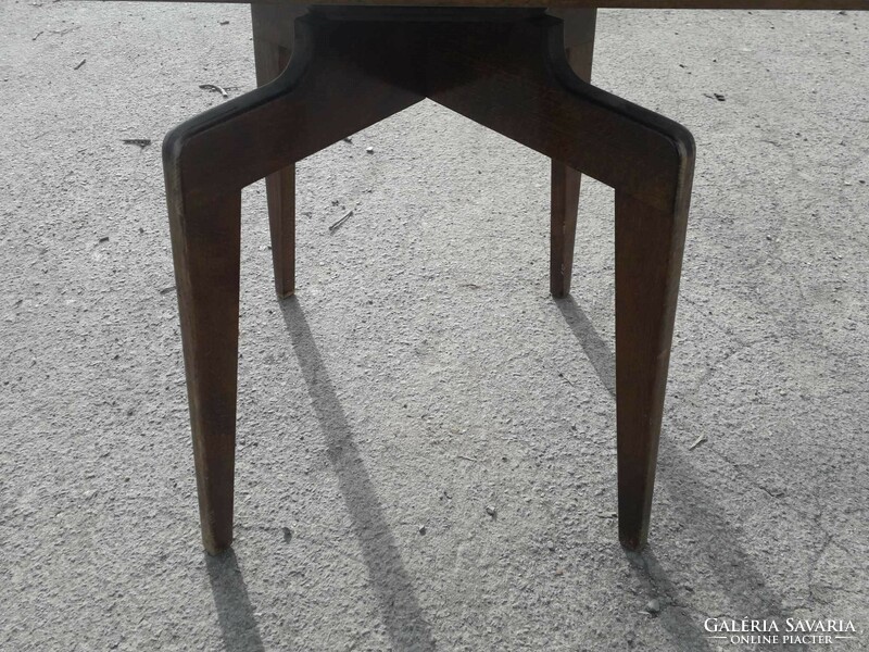 Retro design szék, asztal.