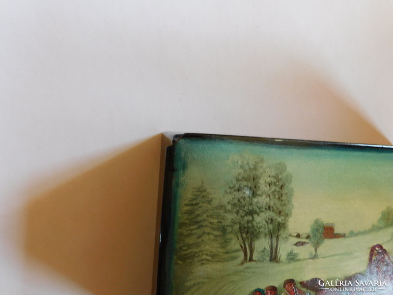 Orosz  vintage kézzel festett téli trojkás jelenetes lakk doboz - sarkain sérült, 1956-os