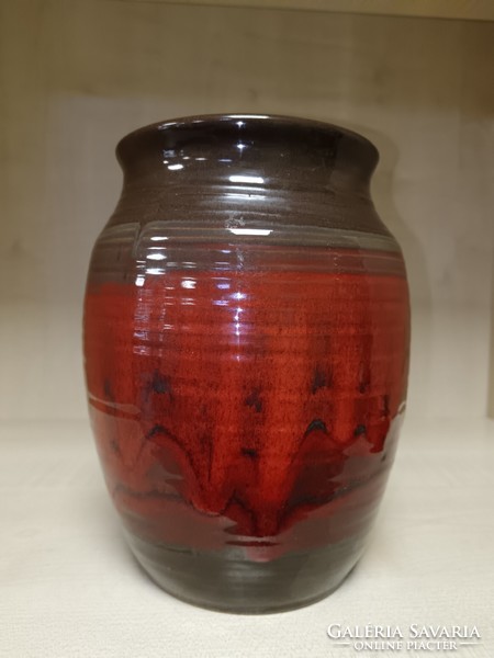 Barna-piros csurgatott mázas kerámia váza