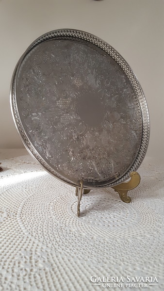 Beautiful, openwork, chiseled Arthur Price silver-plated round tray