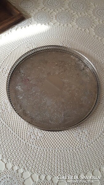 Beautiful, openwork, chiseled Arthur Price silver-plated round tray