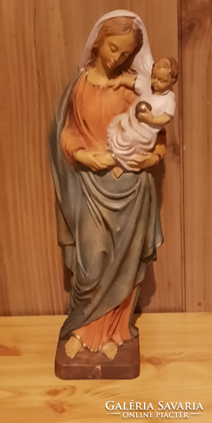 Large statue of the Virgin Mary with baby Jesus