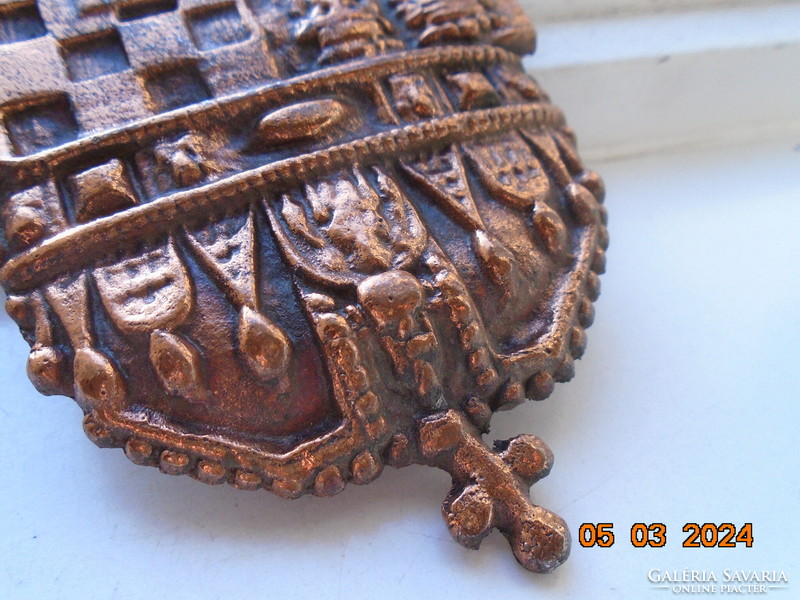 Hungarian coat of arms, red copper casting, can be hung on the wall