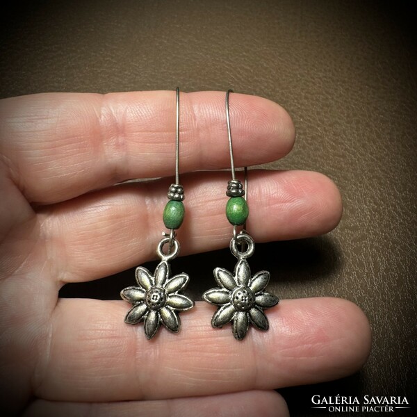 Old special floral dangle vintage earrings, metal earrings, the jewelry is from the 1970s