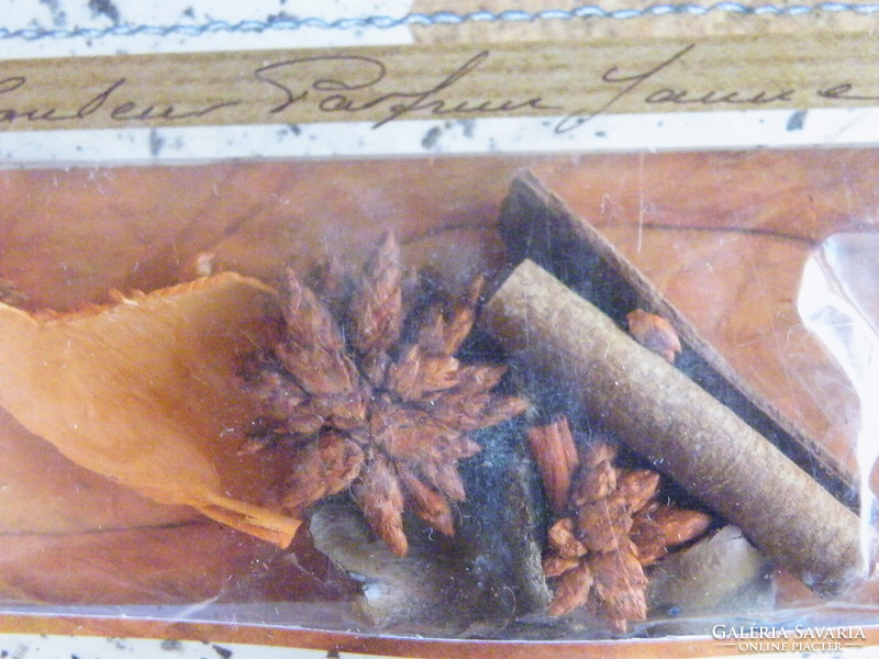 Régi, parfüm illatú, száraz virág kompozíciós képeslap - saját gyűjteményből -