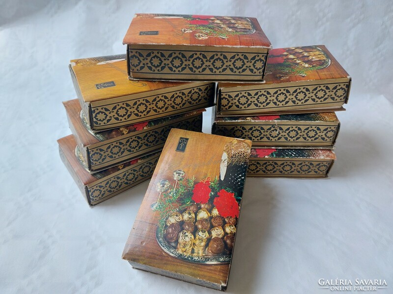 Retro bonbonos doboz Konyakmeggy Budapest csokoládégyár 8 db