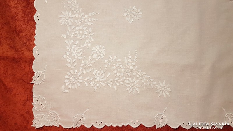 Beautiful, hand-embroidered 5-piece tablecloth package from mommy
