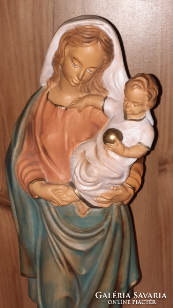 Large statue of the Virgin Mary with baby Jesus