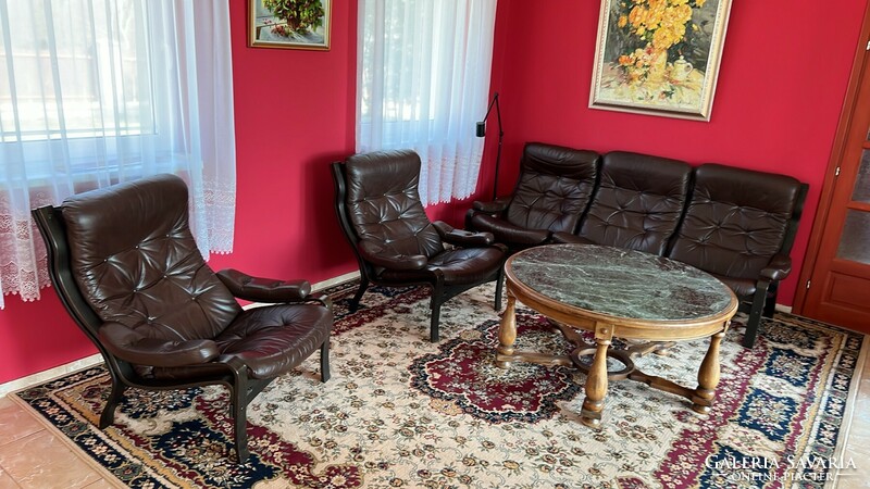 Antique style 4-piece leather sofa set with table