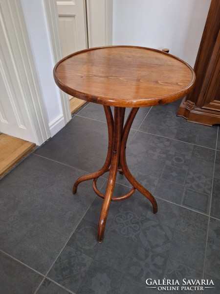 Thonet table