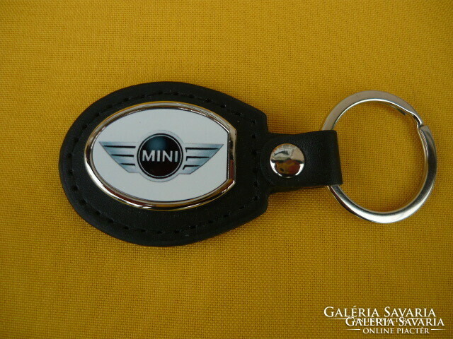 Mini metal key ring on a leather base