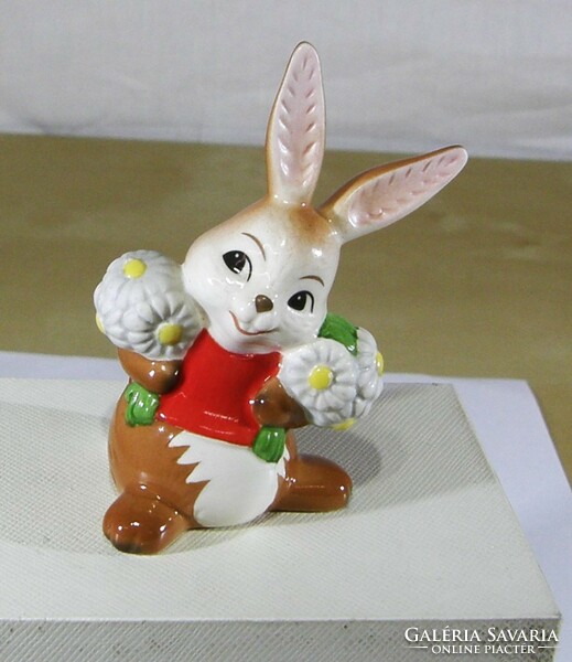 Goebel bunny with daisy - rare Goebel figure