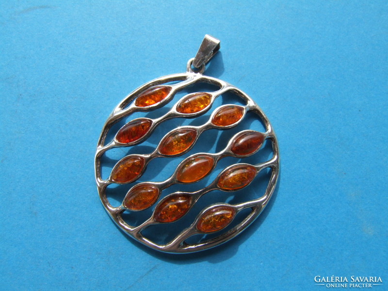 Silver pendant with amber (220313)