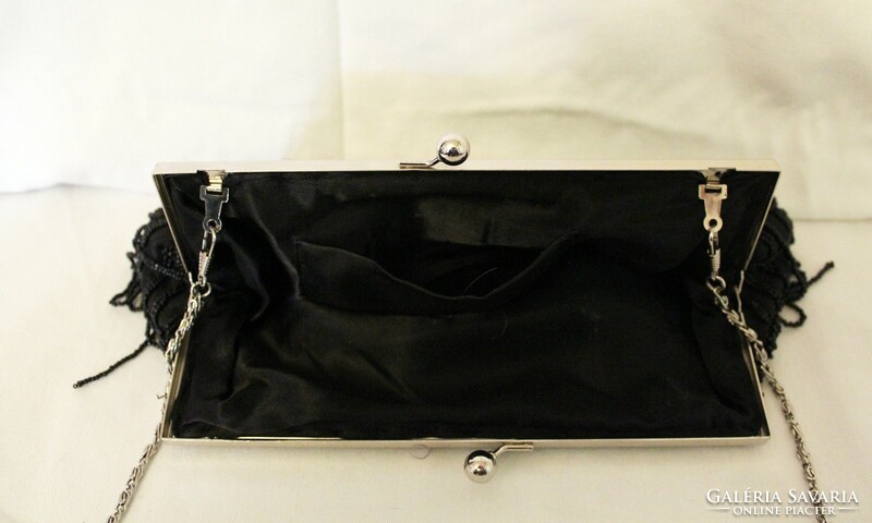 Fekete gyöngyös alkalmi táska