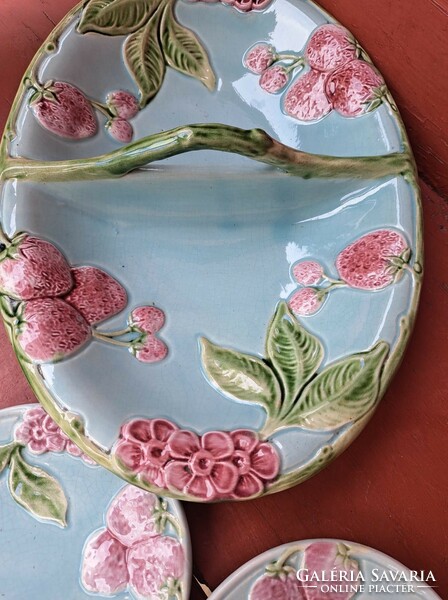 Beautiful majolica kawska strawberry strawberry serving plates cake plate earthenware heirloom