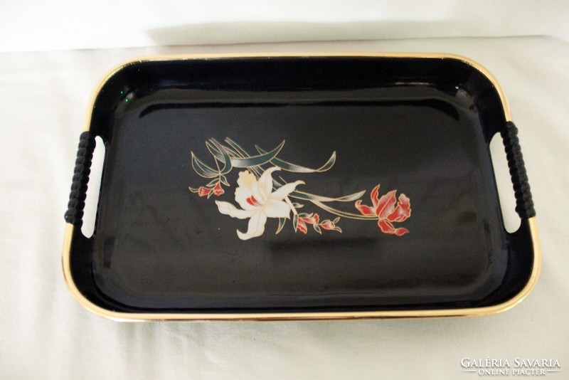 Small plastic tray with floral decoration
