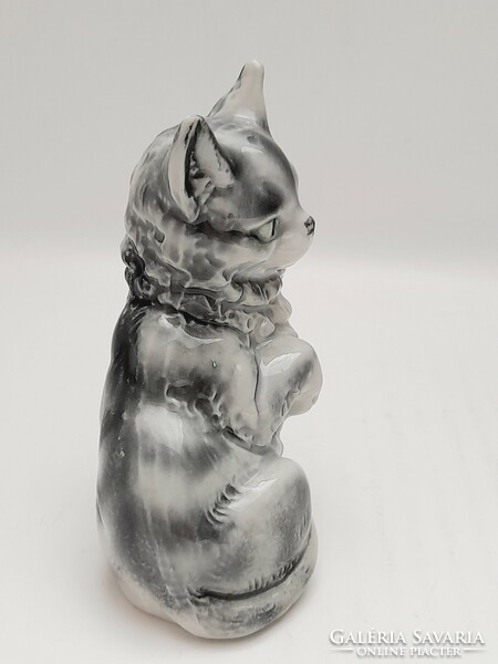 Porcelain cat, unmarked, 11 cm