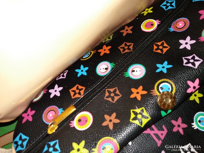 Very cool, trendy, thick leather, fun, colorful handbag, silk lining, key + padlock, as shown in the pictures