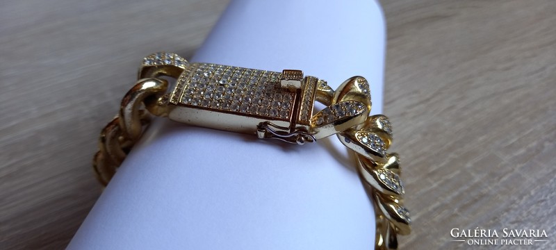 Thick bracelet with gold-plated zirconia stones