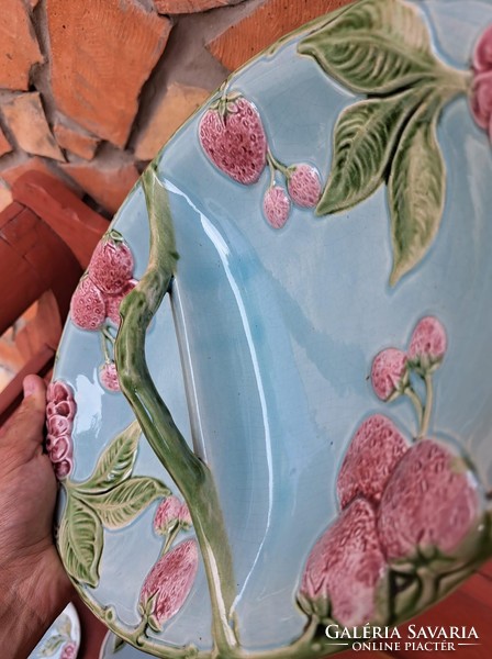 Beautiful majolica kawska strawberry strawberry serving plates cake plate earthenware heirloom