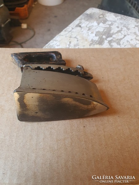 Mini charcoal iron