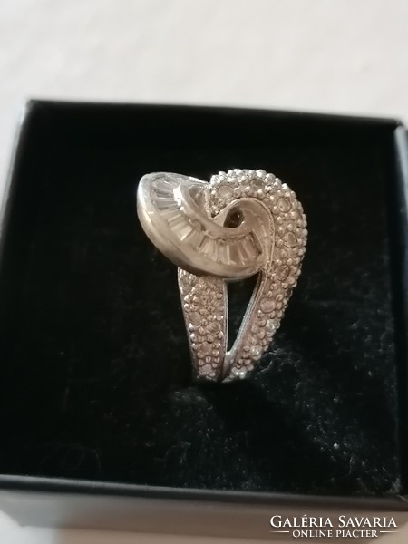 Showy women's silver ring