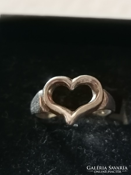 Heart-shaped silver ring