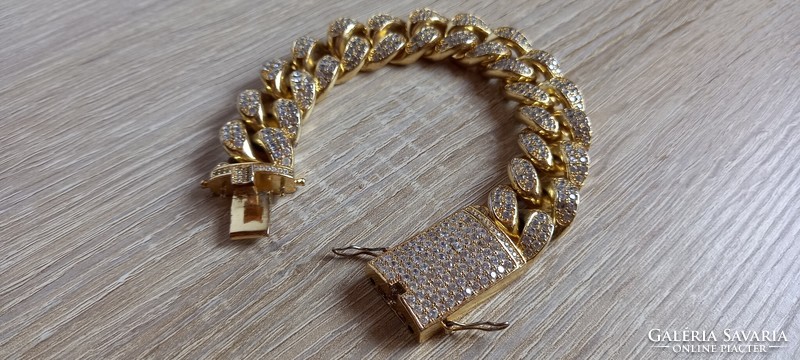 Thick bracelet with gold-plated zirconia stones