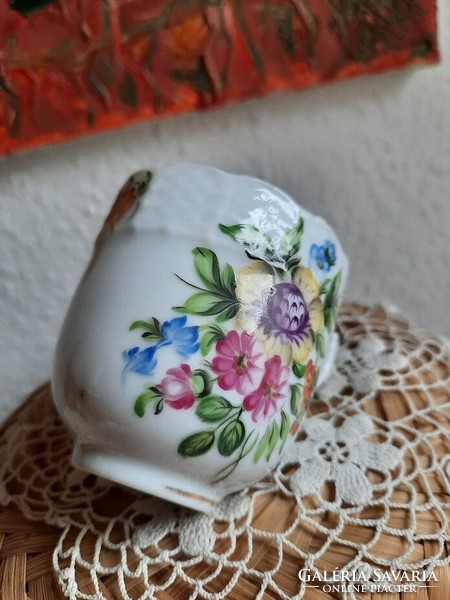 Herendi porcelán kávéscsésze, virágmintás dekorral, XX.szd közepe